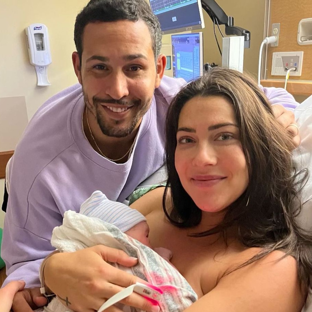 Bachelor Nation’s Becca Kufrin and Thomas Jacobs Share Baby Boy’s Name and First Photo – E! Online